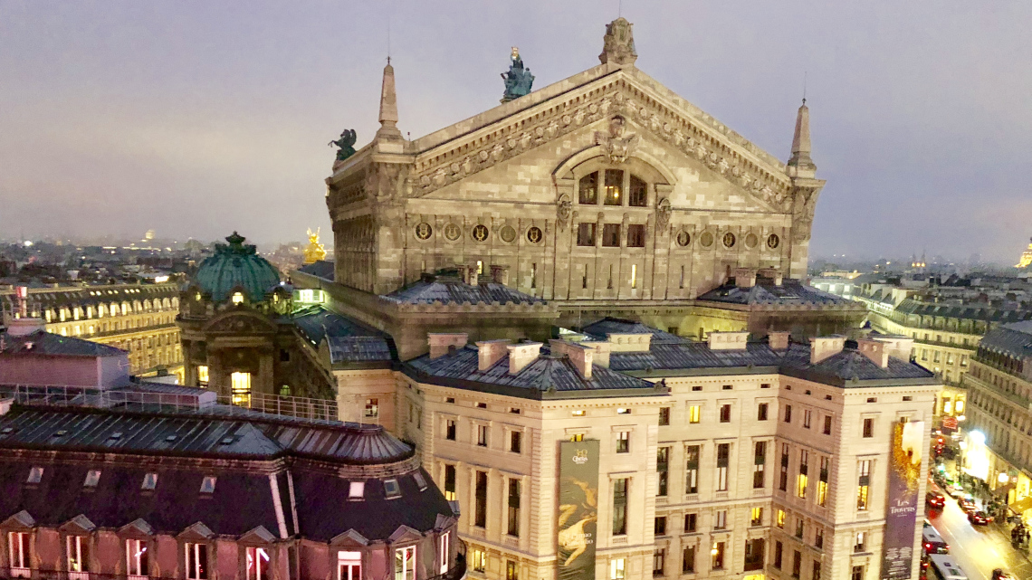 Париж та його український профіль. Авіатур