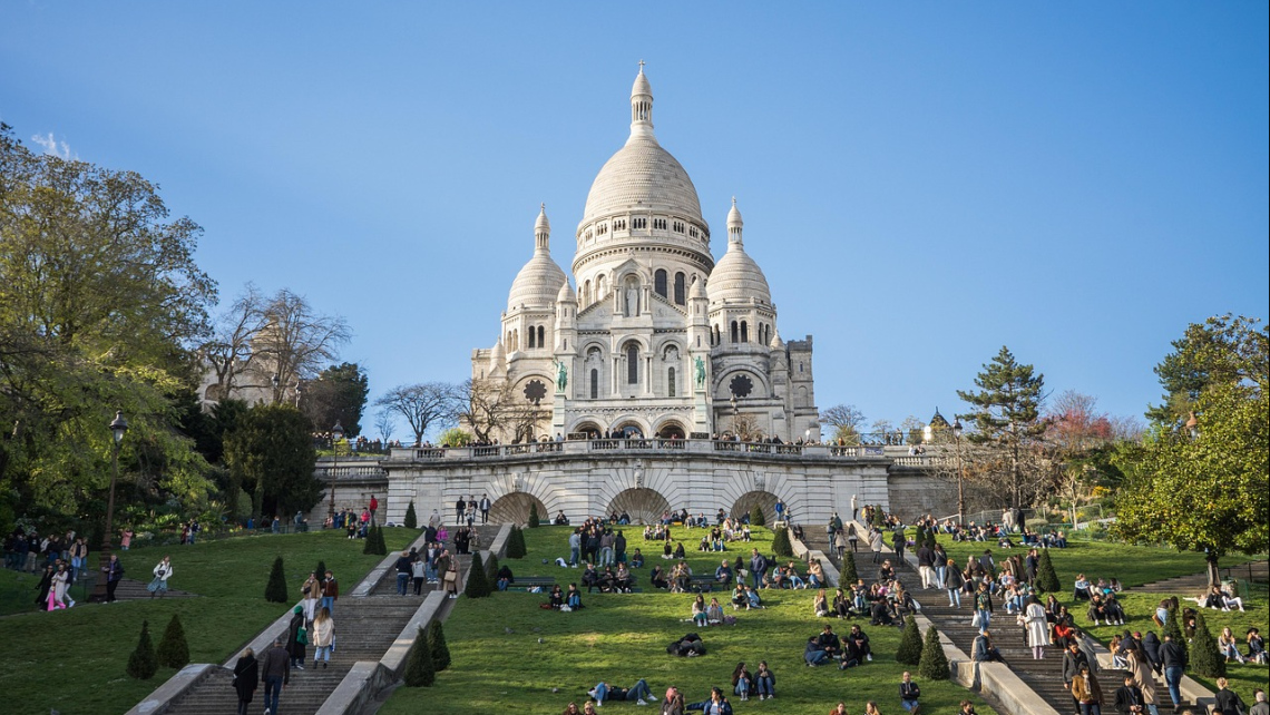 Париж та його український профіль. Авіатур