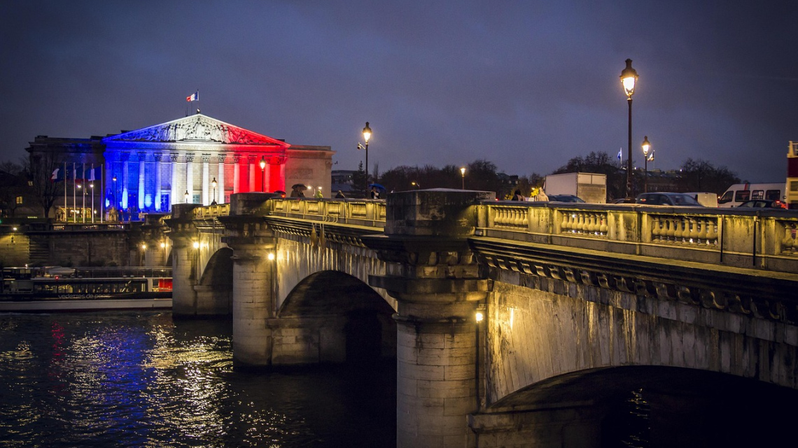 Париж та його український профіль. Авіатур