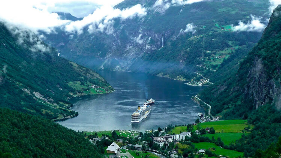 Круїз Норвезькими фіордами на лайнері Costa Diadema. Українська група