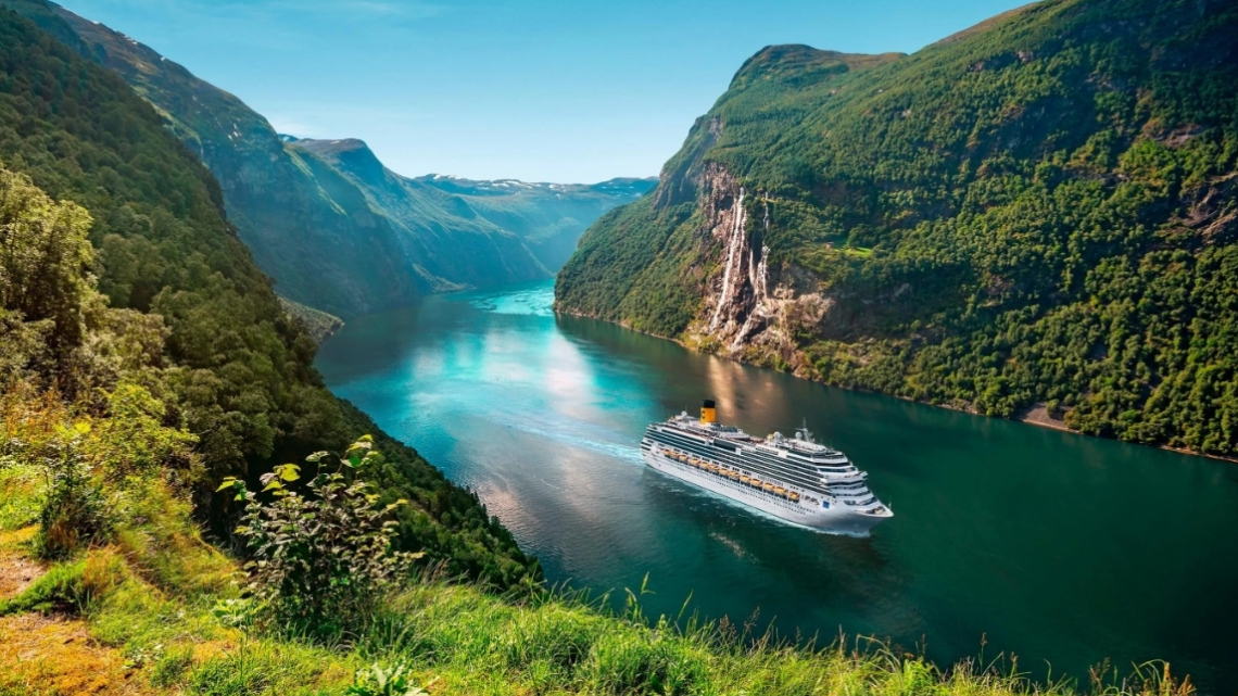Круїз Норвезькими фіордами на лайнері Costa Diadema. Українська група