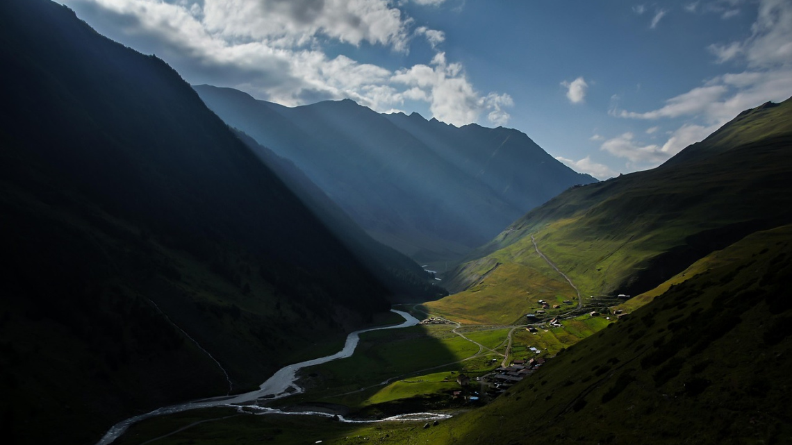 Грузинські канікули: атмосферний Тбілісі, величні гори Казбегі та винна Кахетія