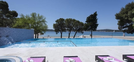 HOTEL ADRIATIC 3*. Биоград-на-мору