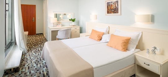  Valamar Meteor Hotel 4*. Макарска
